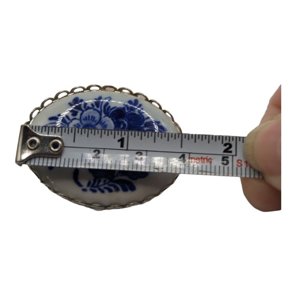 Vintage Porcelain Blue and White Small Flowers Brooch Oval Silvertone Delft Styl - Picture 5 of 6